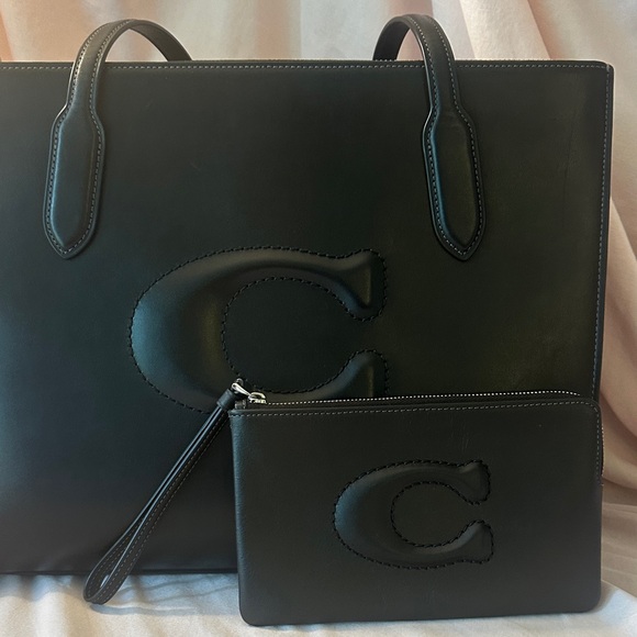 Coach Leather Tote Bag with Matching Wristlet - Picture 3 of 14